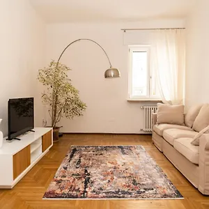 Domus - Elegante Residenza Con Affaccio Su Porta Leoni Apartamento